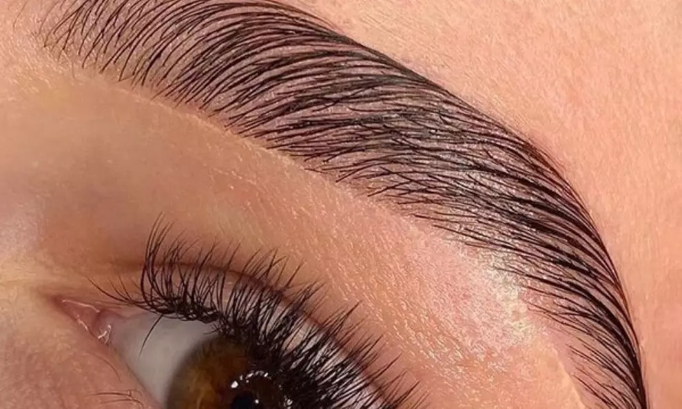 Brow Lift ou rehaussement des cils, teinture en option