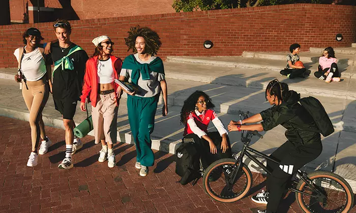 Tarjeta Regalo adidas | Obtén 50€ (+10€ Gratis) o 100€ (+20€ Gratis)