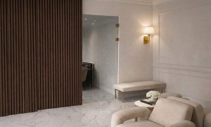 Image 9: Verfijn je gezichtscontouren met deze Mona Lisa Filler behandeling