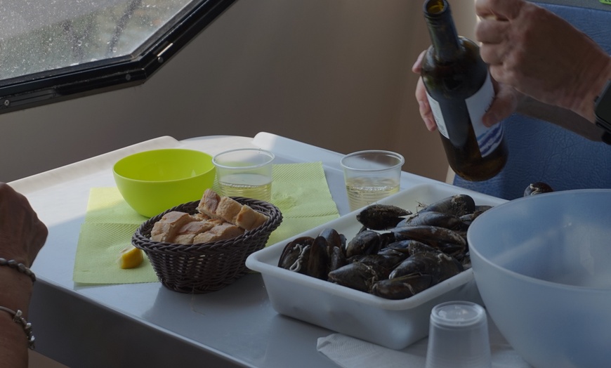 Image 12: Ruta del mejillón con degustación en catamarán para niño o adulto