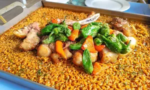 Menú mediterráneo para 2 o 4 personas con entrante, principal, postre y bebida, con hasta un 34% de descuento