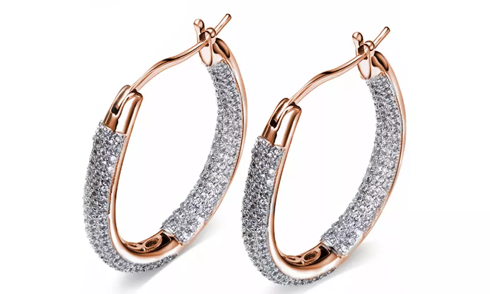 Orecchini Inside Out realizzati con zirconi