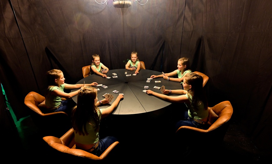 Image 11: Ticket für "House of Magic" im Centro Oberhausen vom 03.12.25-31.01.26