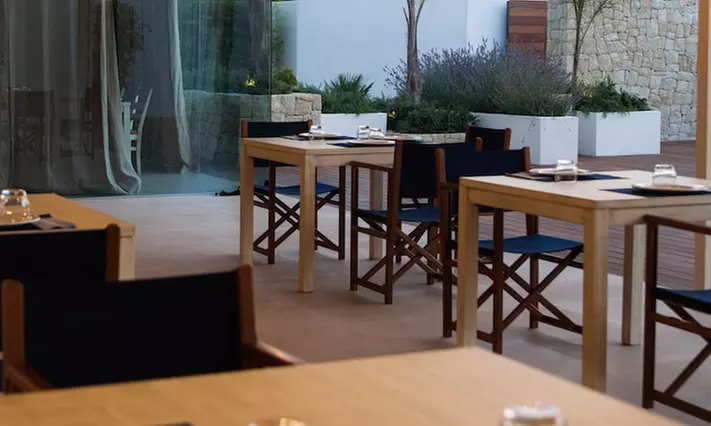 Comilona frente al mar: menú mediterráneo La Ferrera para 2 o 4 pax.