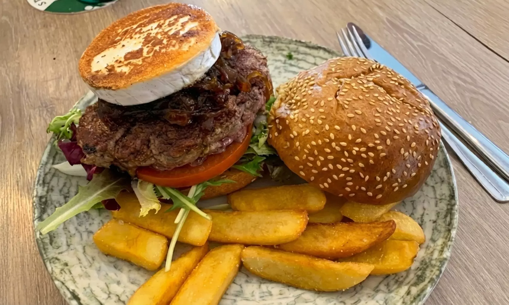 Menú de burger para 2 o 4 con bebidas y opción a entrante y postre