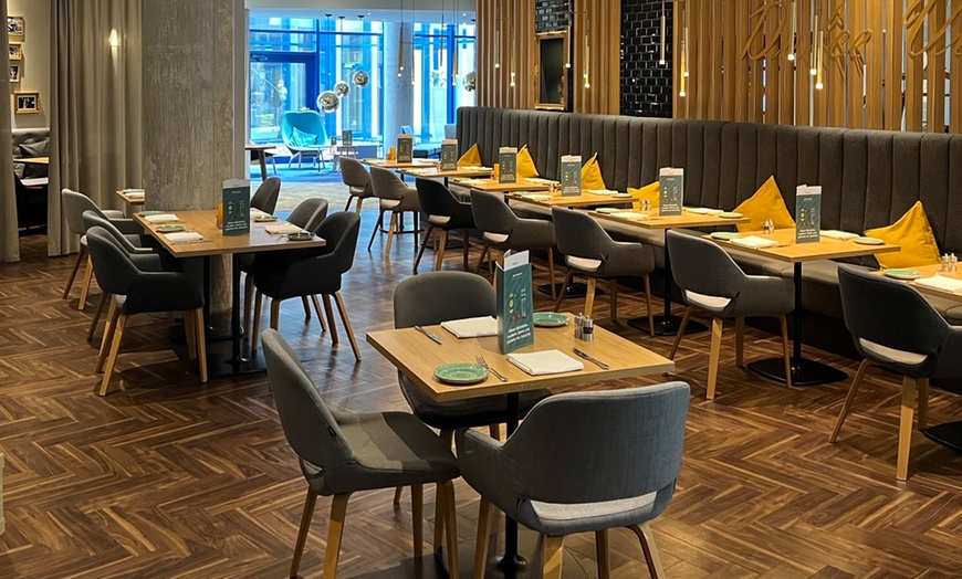 Image 2: Zur Abholung: Weihnachtsgans für 4 Personen inkl. Wein und Beilagen