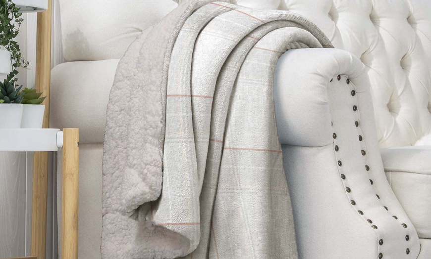 Image 27: Sherpa-Kuscheldecke