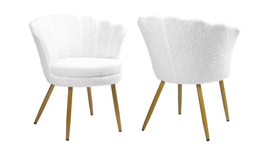 Image 28: Fauteuil design Maddina avec pieds dorés