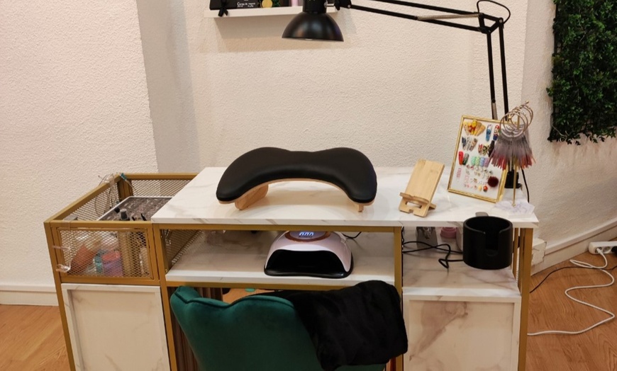 Image 6: 1 sesión de manicura, pedicura, ambas o uñas acrílicas para 1 persona