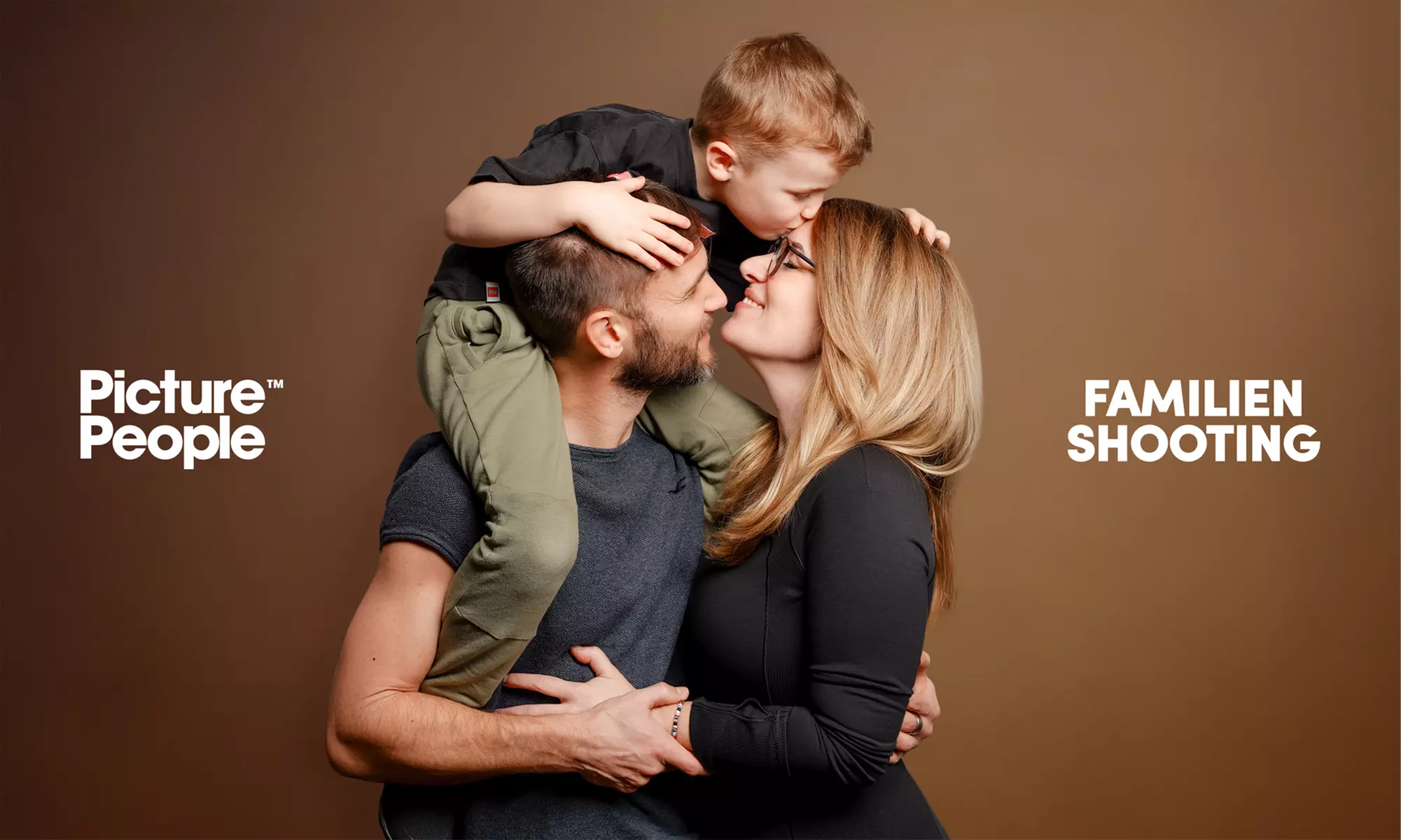 90 Min. Familien Fotoshooting Erlebnis inkl. 2-5 Bildern + Geschenk bei PicturePeople (bis zu 73% sparen) - Primary Image