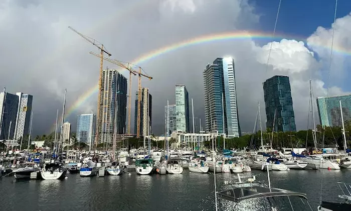 Private 2-Hour Waikiki Sail with Captain Castaway for Up to 6 Guests