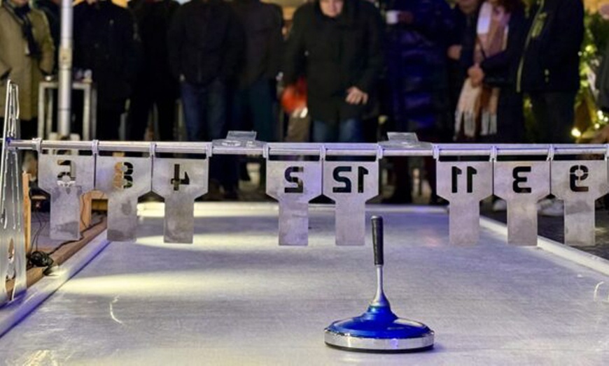 Image 1: 1 Std. Eisstockschießen für bis zu 12 Personen