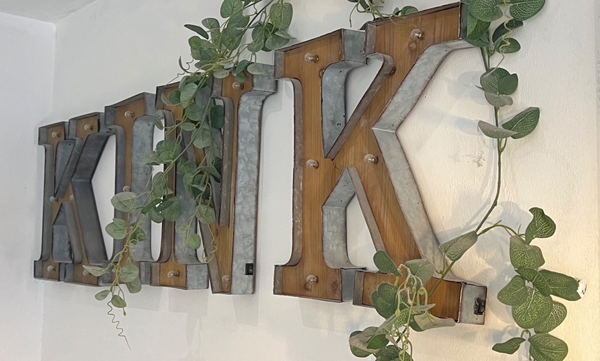 Image 5: Wash, Cut & Blowdry with Color or Highlights Options