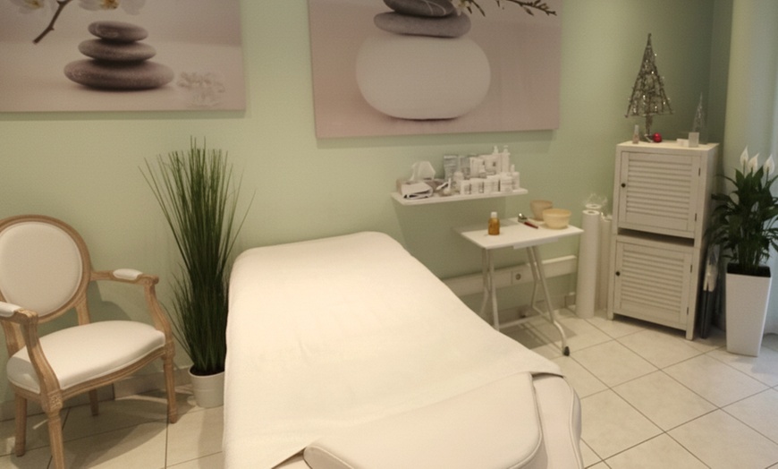 Image 2: Vernis semi-permanent à l'Institut de beauté Jade