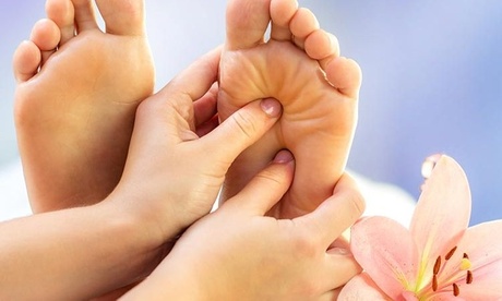Una 3 sedute di riflessologia piedi o viso al centro Coccola il Tuo Corpo (sconto fino a 61%)