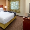 Image 2: Member-Only Deal: Charming Hotel in Mission Valley Near Zoo & SeaWorld