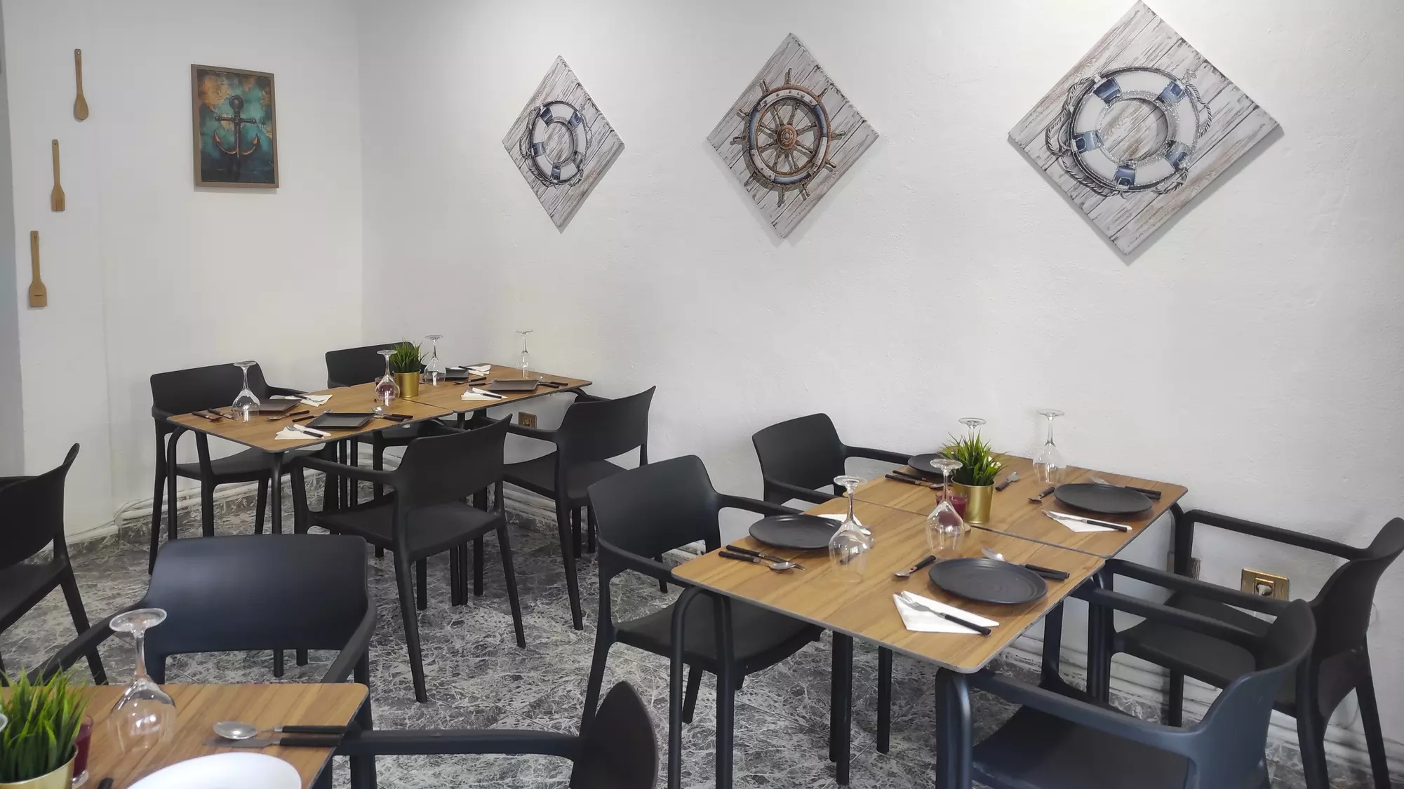 Menú mediterráneo para 2 o 4 con postre y opción a botella de vino