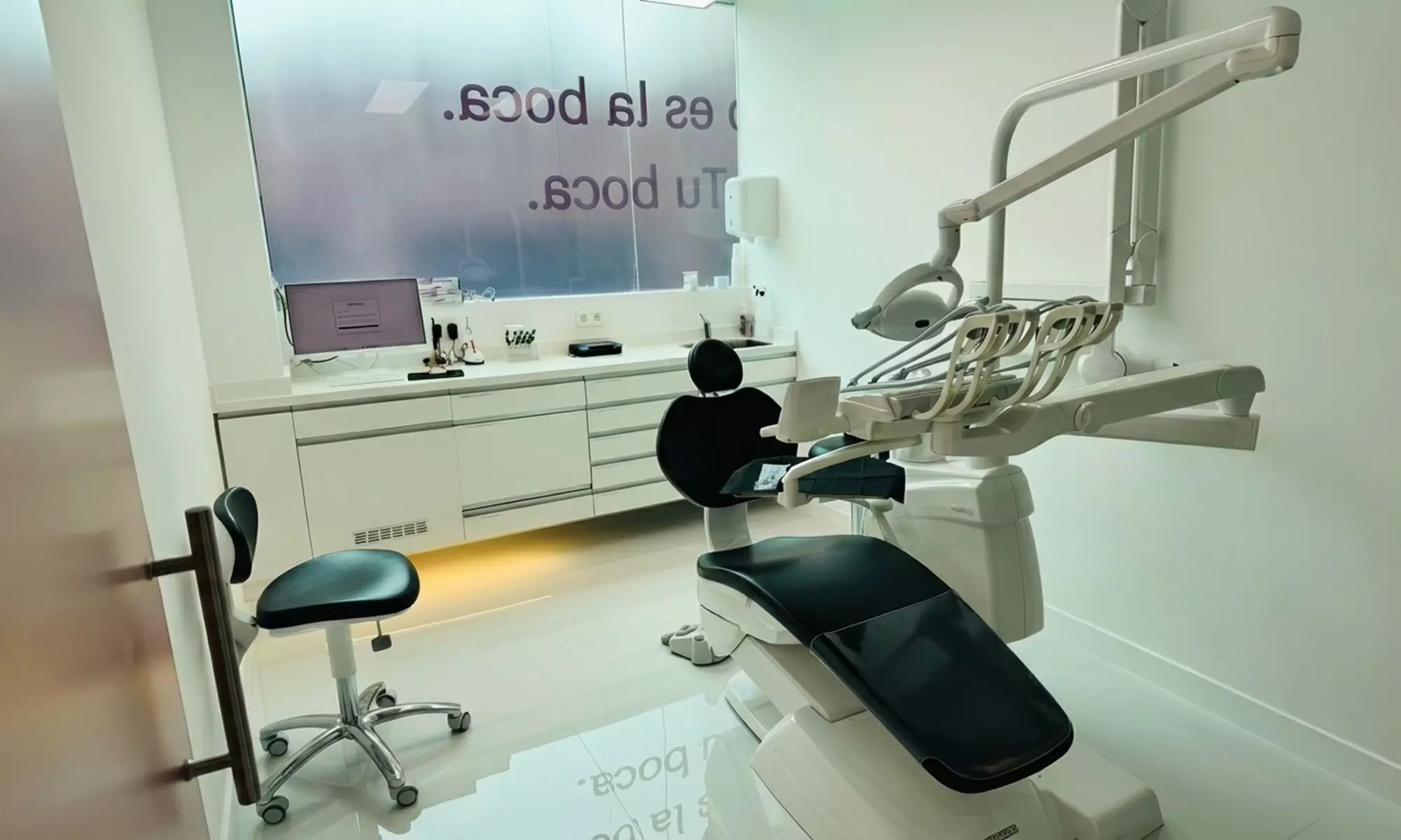 Limpieza bucal con diagnostico y revisión con opción a blanquamiento