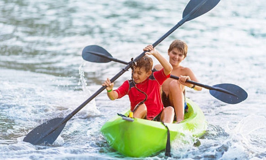 Image 2: Alquiler de kayak o paddle surf durante 2 h para 1 o 2 personas 