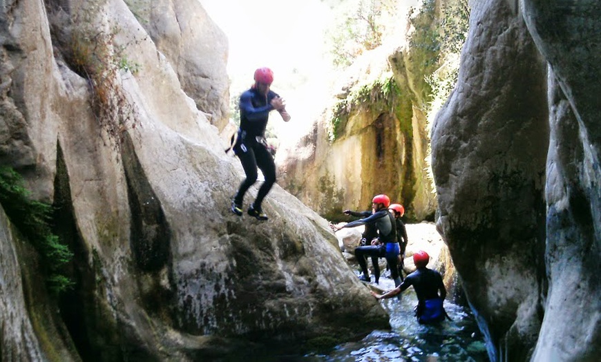 Image 5: Puenting, descenso de barrancos, espeleología o vía ferrata