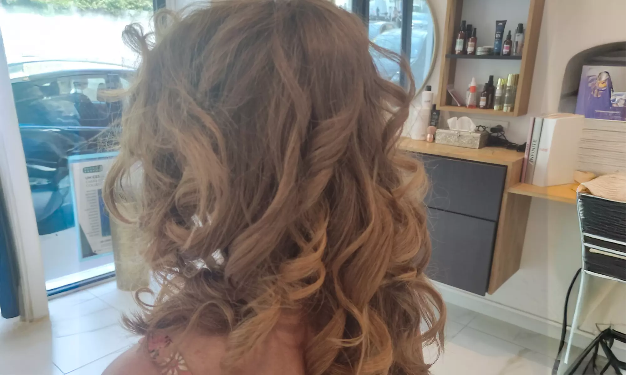 Forfait shampoing, coupe, brushing, coloration ou mèches en option