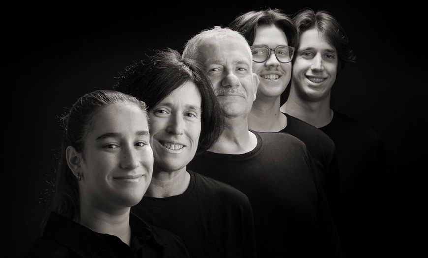 Image 3: Professionele groepsfotoshoot tot 15 personen in huiselijke studio