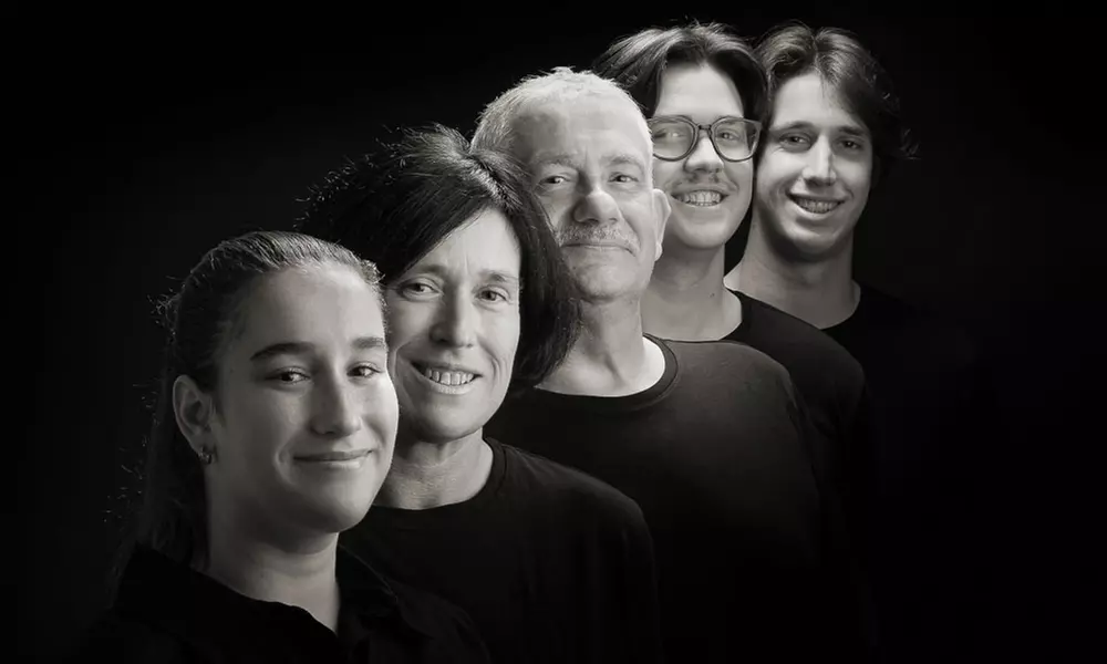 Professionele groepsfotoshoot tot 15 personen in huiselijke studio