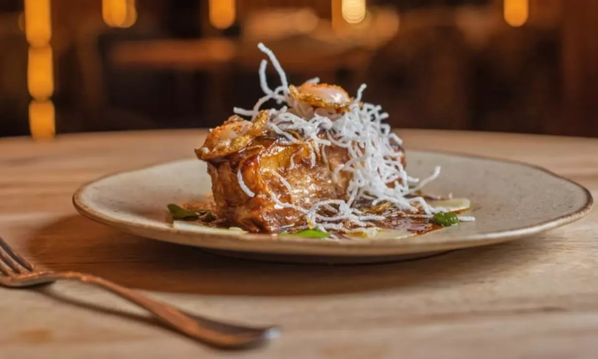 Menú fusión para 2 o 4 personas con postre y opción a botella de vino