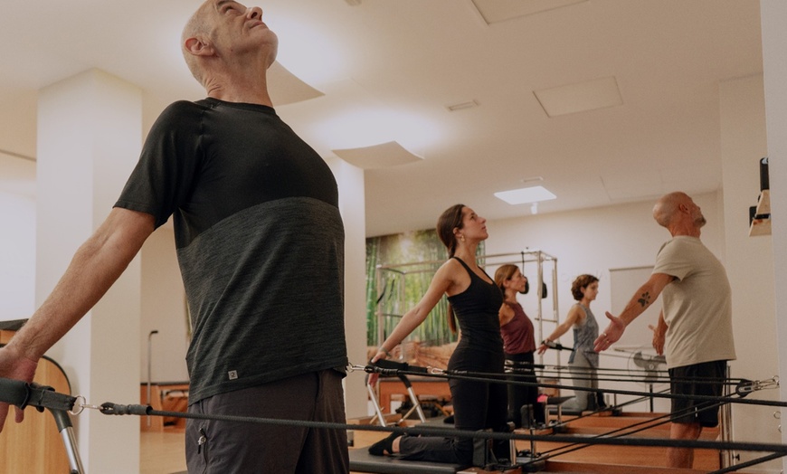 Image 3: 2, 4 o 6 clases de 1 hora de pilates con máquinas Reformer