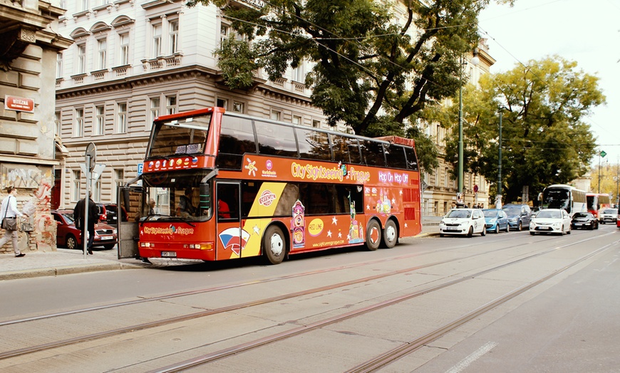 Image 3: Hop-on-Hop-off-Bustour Prag, opt. mit Bootstour 