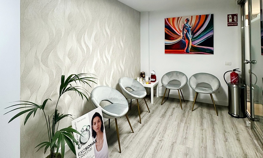 Image 4: 1 o 2 sesiones de limpieza facial con microdermoabrasión y extras