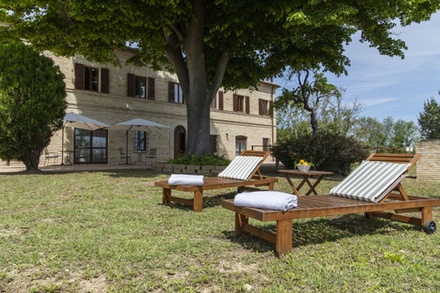 1 notte: camera Standard con colazione per 2 persone - Locanda Di Montegiove