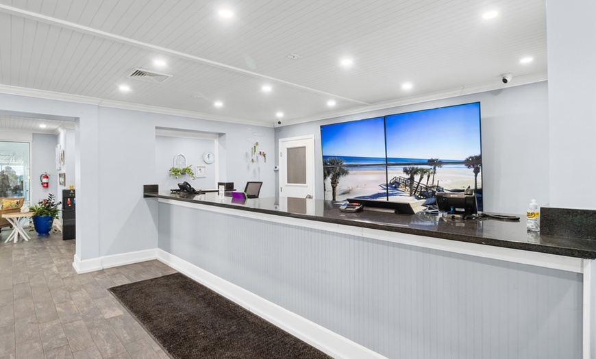 Image 4: Charming Beachside Retreat in Pawleys Island, SC
