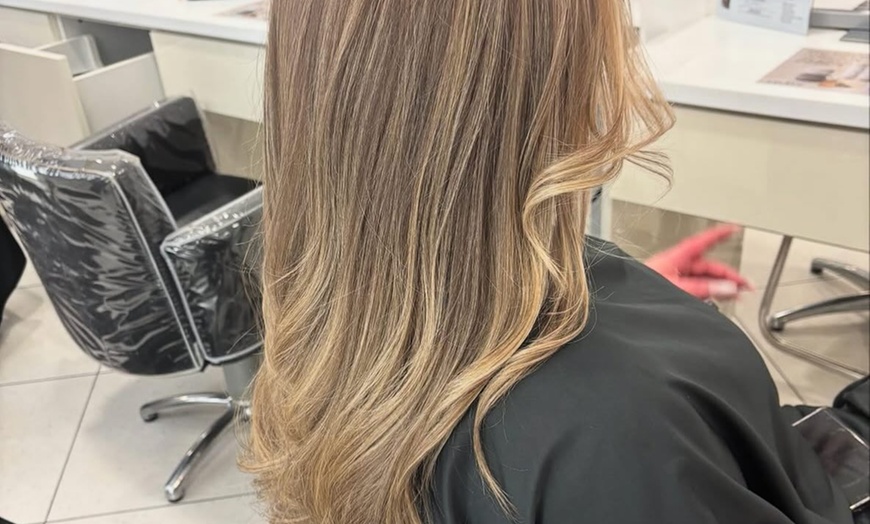 Image 3: Haircut, Shampoo, Deep Conditioning & Expert Color Services 