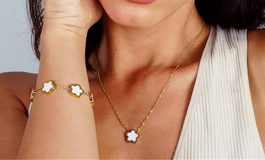 Image 5: Four-Leaf Clover Themed Jewellery Set 