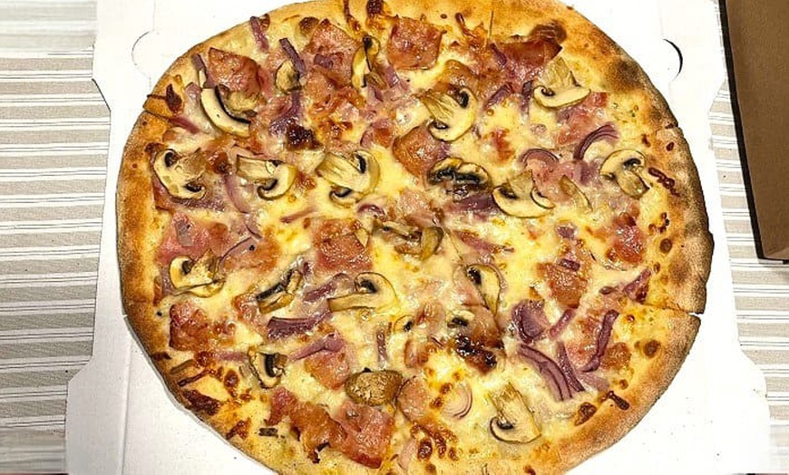 Image 15: Menú de pizza artesanal con entrante, postre y bebida para 2 o 4