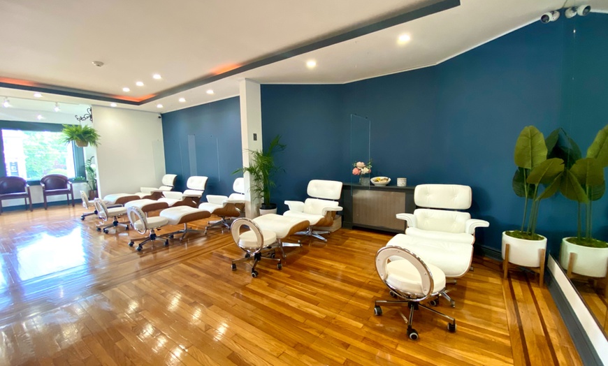 Image 3: X-MAS 60-Min Full Body, Head & Neck Massage with Aroma Oil & Stones