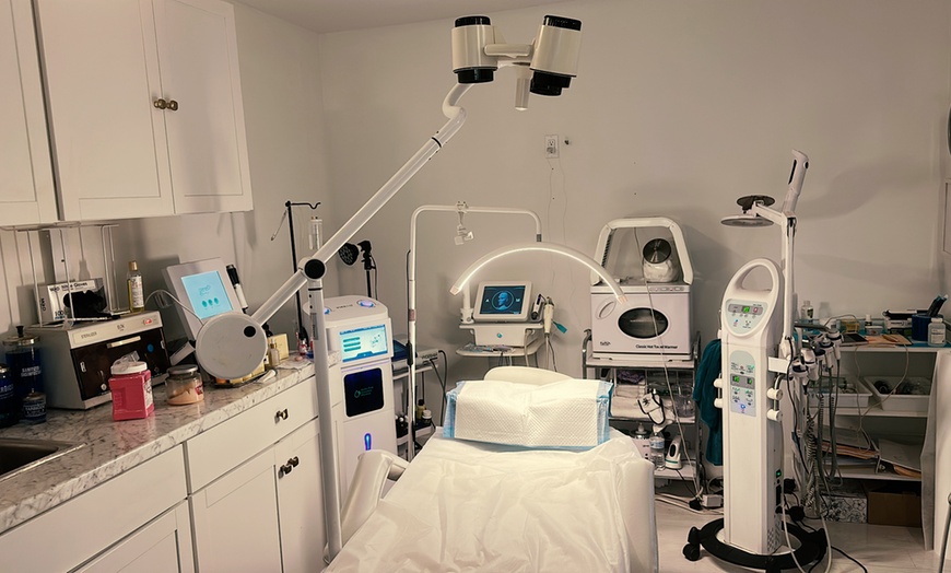 Image 1: Kapydermia Profesional Plus or Micropuncion Avanzada Treatment