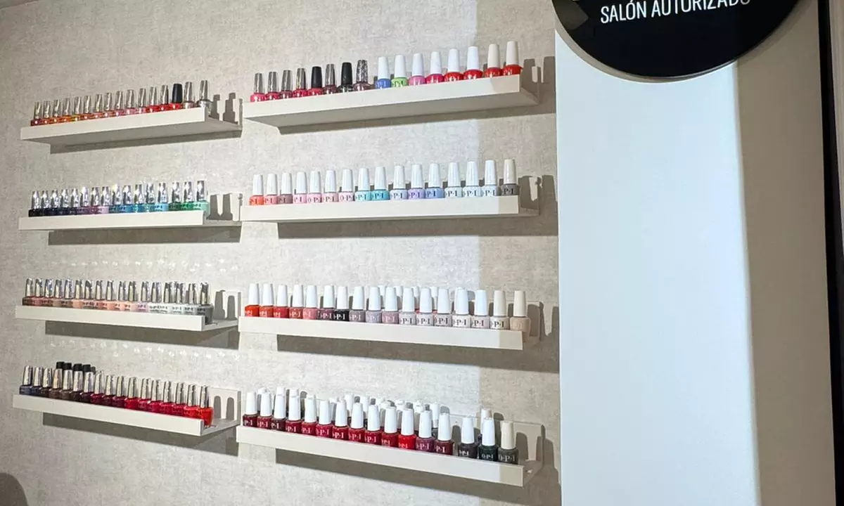 Manicura y/o pedicura normal o semipermanente y primera puesta de uñas