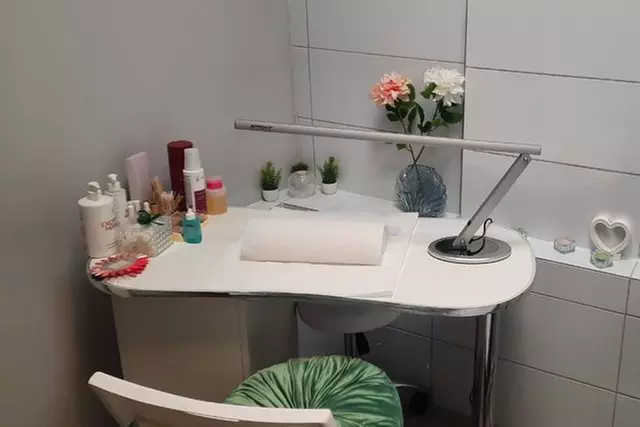 Pakiety zabiegów pielęgnacyjnych, regeneracyjnych na dłonie i stopy