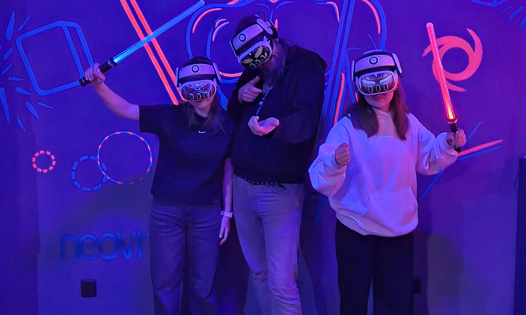 Zanurz się w wirtualnym świecie – 2 godziny emocji w NeoVR