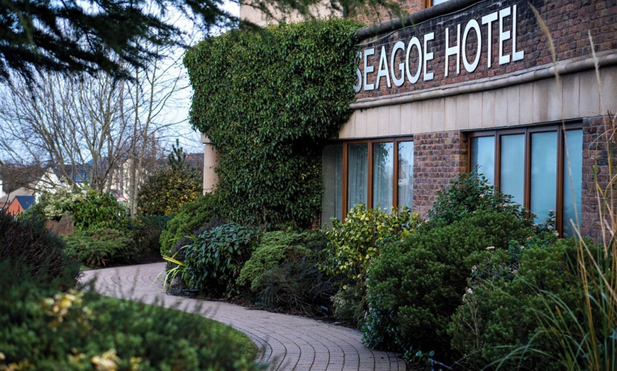 Image 3: Craigavon: Double Room with Breakfast