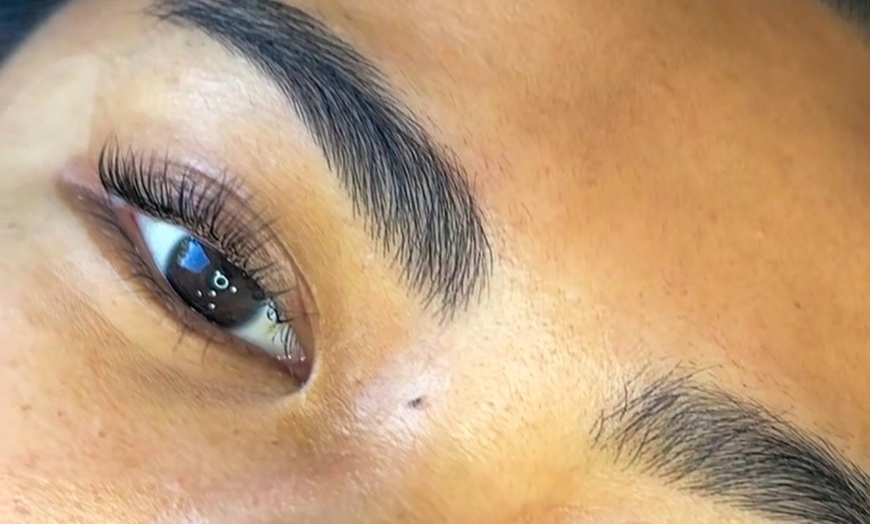 Image 2: Keratin Lash Lift & Brow Lamination for Enhanced Eye-Frame Beauty