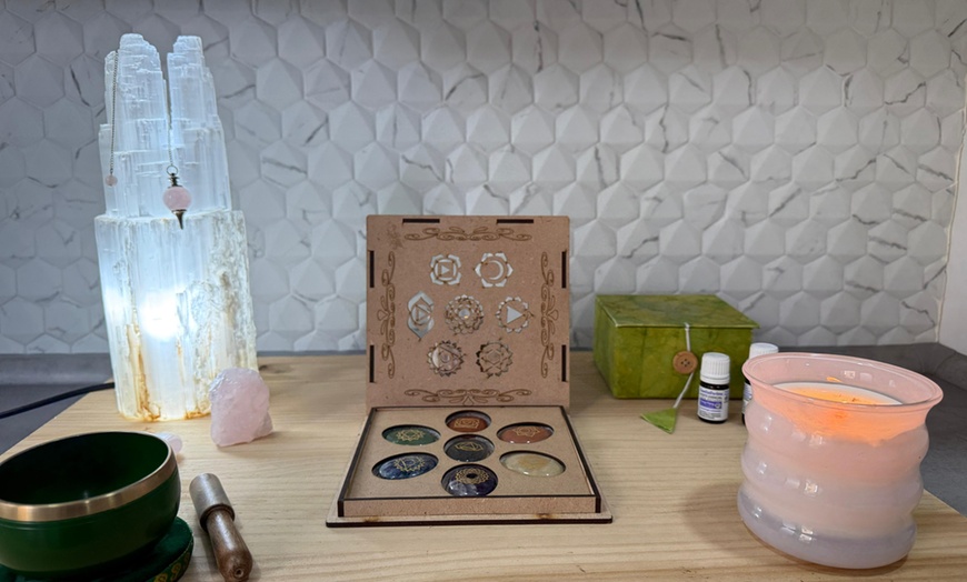 Image 7: Terapia de Reiki con masaje relajante en espalda 20 minutos 