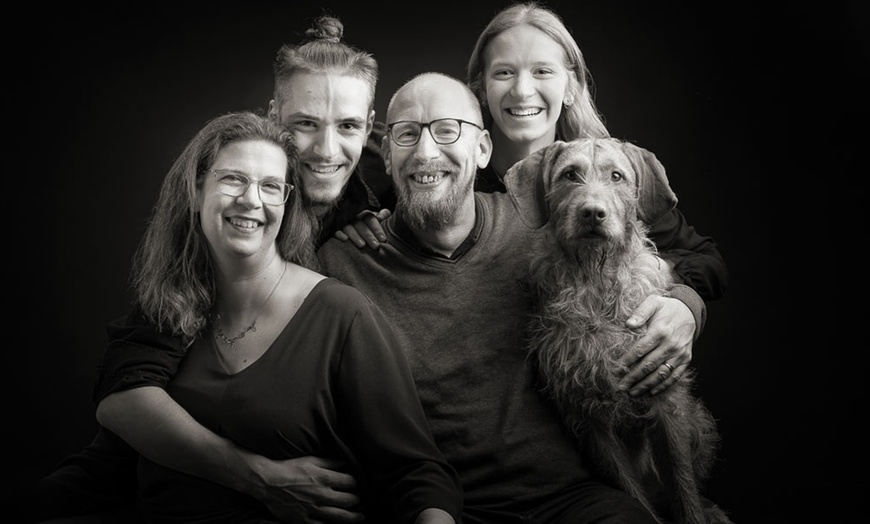 Image 6: Professionele groepsfotoshoot tot 15 personen in huiselijke studio