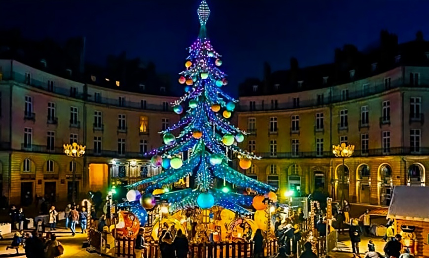 Image 2: Siente la Navidad: Entrada al Árbol mágico para 2 personas en Sevilla