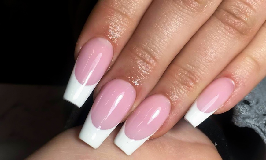 Image 4: Bis zu 25% Rabatt auf den Mani-Pedi - Schellack / Splitterfest / Gel bei HH Beauty Nagelstudio & Lashes