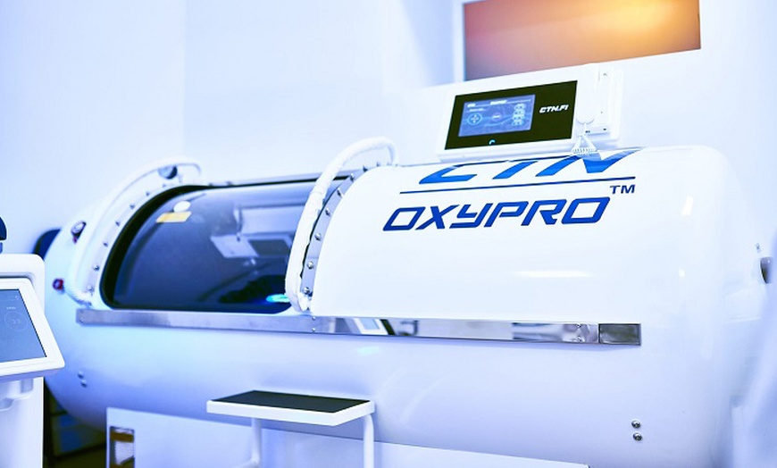 Image 12: 1 o 2 sesiones de cámara hiperbárica, crioterapia y luz LED para 1 o 2