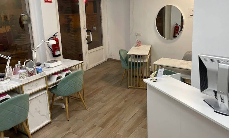 Image 2: Lifting y tinte de pestañas con opción a tratamientos para cejas