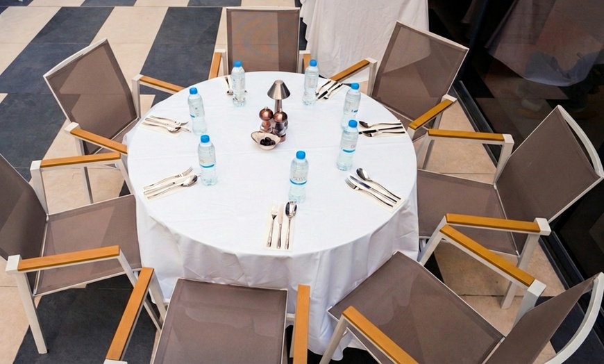 Image 17: Iftar buffet with Bottomless Ramadan Beverages for a Child or Adults 